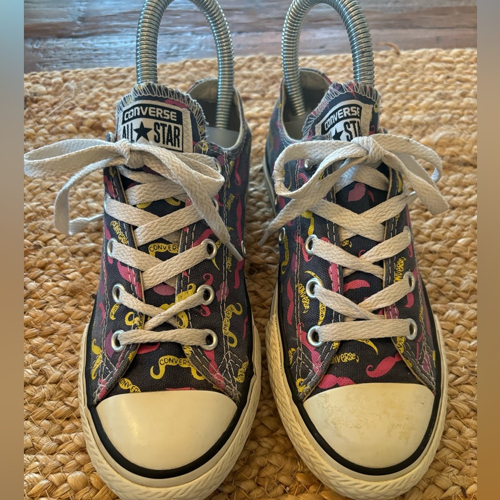 Converse Unisex Chuck Taylor mustache Youth‎ size 1.5 rare